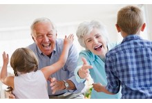 Thumb_grandchildren-running-to-greet-grandparents-171633611